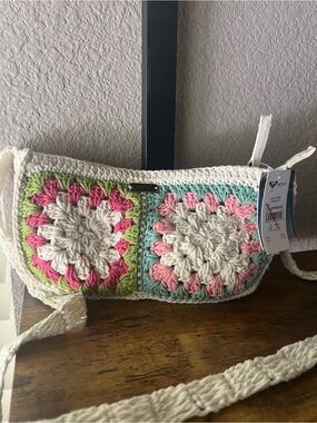 Brand new Roxy lovely pearl Crossbody bag! Crochet Crossbody Bag in Cream w